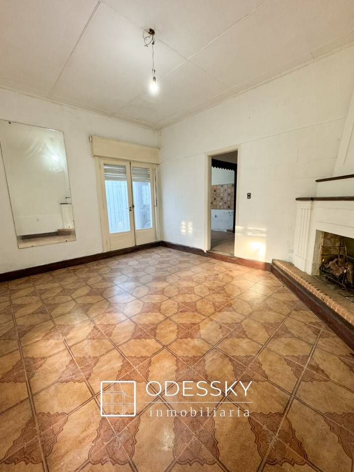 OPORTUNIDAD ! Cañuelas - Casa de 2 plantas en venta en pleno centro