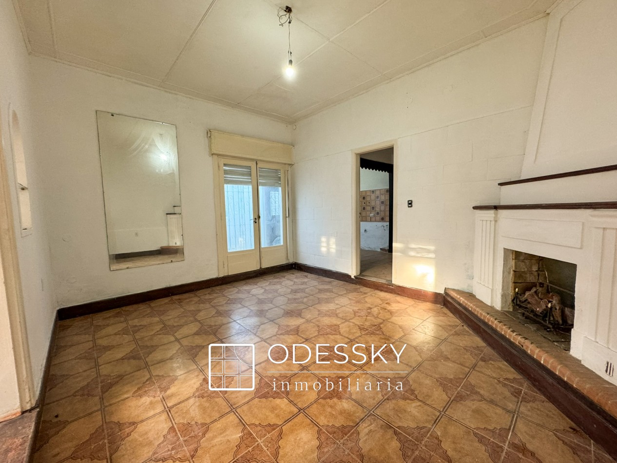 OPORTUNIDAD ! Cañuelas - Casa de 2 plantas en venta en pleno centro