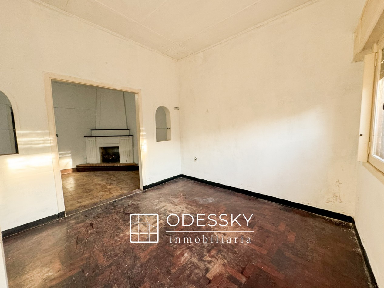 OPORTUNIDAD ! Cañuelas - Casa de 2 plantas en venta en pleno centro