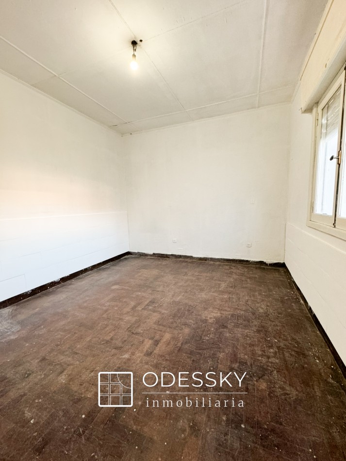 OPORTUNIDAD ! Cañuelas - Casa de 2 plantas en venta en pleno centro