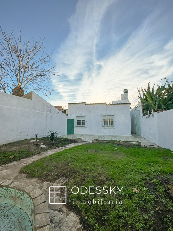 OPORTUNIDAD ! Cañuelas - Casa de 2 plantas en venta en pleno centro
