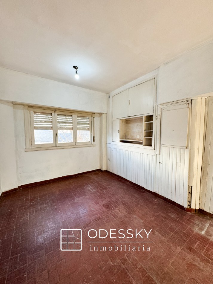 OPORTUNIDAD ! Cañuelas - Casa de 2 plantas en venta en pleno centro