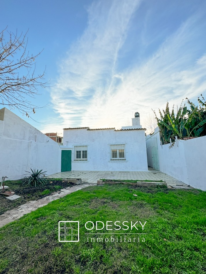 OPORTUNIDAD ! Cañuelas - Casa de 2 plantas en venta en pleno centro