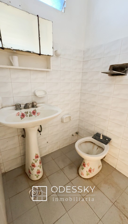 OPORTUNIDAD ! Cañuelas - Casa de 2 plantas en venta en pleno centro