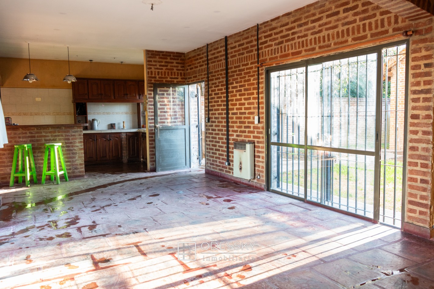 Cañuelas -Chalet con quincho , fogon y lote unico de 892 m2 en venta -Ideal para vivir o escaparse todo el año ! Apto credito hipotecario !!