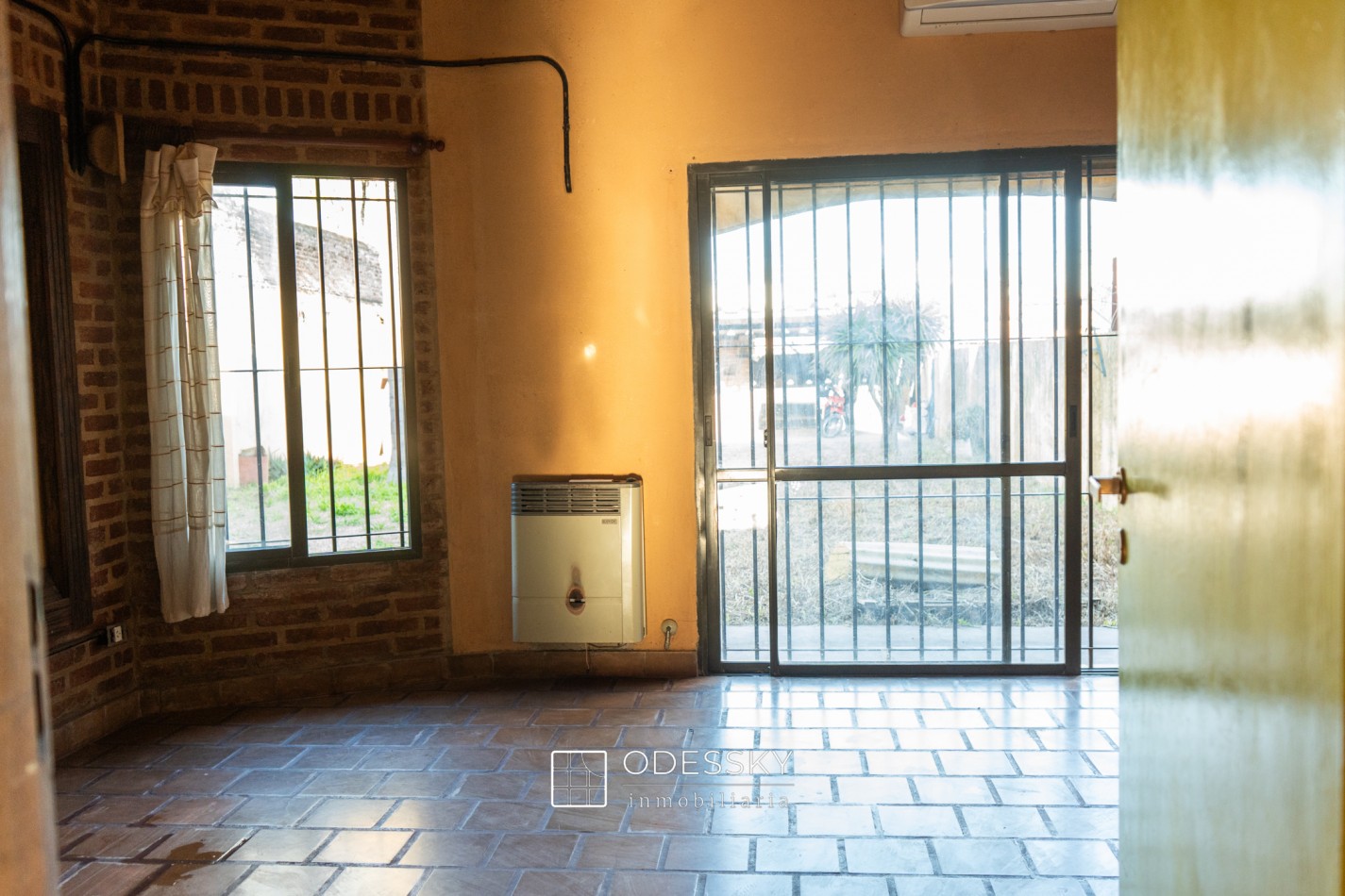 Cañuelas -Chalet con quincho , fogon y lote unico de 892 m2 en venta -Ideal para vivir o escaparse todo el año ! Apto credito hipotecario !!