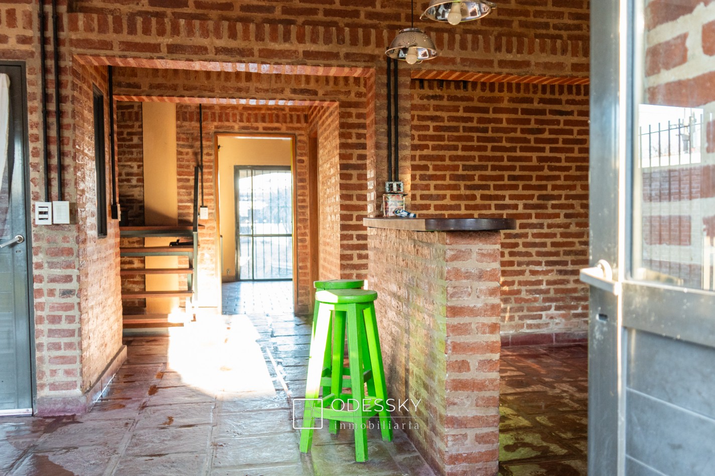 Cañuelas -Chalet con quincho , fogon y lote unico de 892 m2 en venta -Ideal para vivir o escaparse todo el año ! Apto credito hipotecario !!