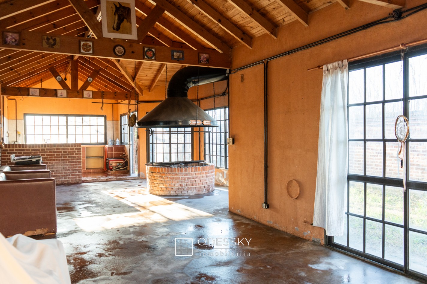 Cañuelas -Chalet con quincho , fogon y lote unico de 892 m2 en venta -Ideal para vivir o escaparse todo el año ! Apto credito hipotecario !!