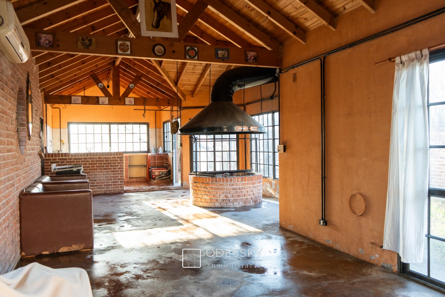 Cañuelas -Chalet con quincho , fogon y lote unico de 892 m2 en venta -Ideal para vivir o escaparse todo el año ! Apto credito hipotecario !!