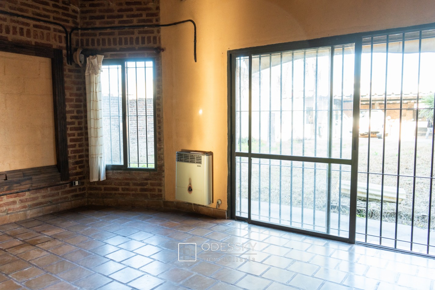 Cañuelas -Chalet con quincho , fogon y lote unico de 892 m2 en venta -Ideal para vivir o escaparse todo el año ! Apto credito hipotecario !!