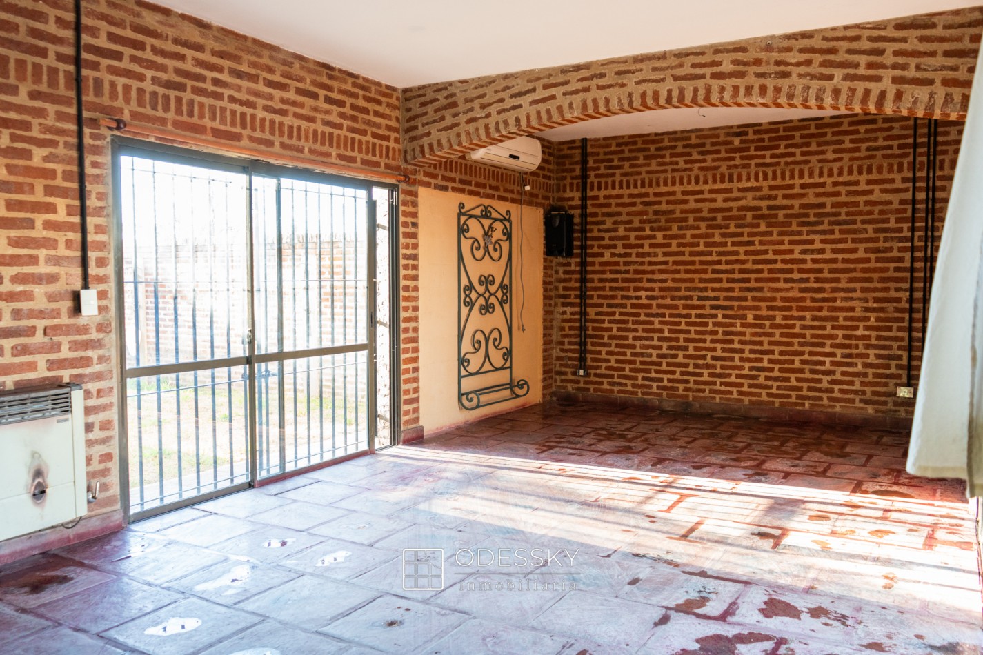 Cañuelas -Chalet con quincho , fogon y lote unico de 892 m2 en venta -Ideal para vivir o escaparse todo el año ! Apto credito hipotecario !!