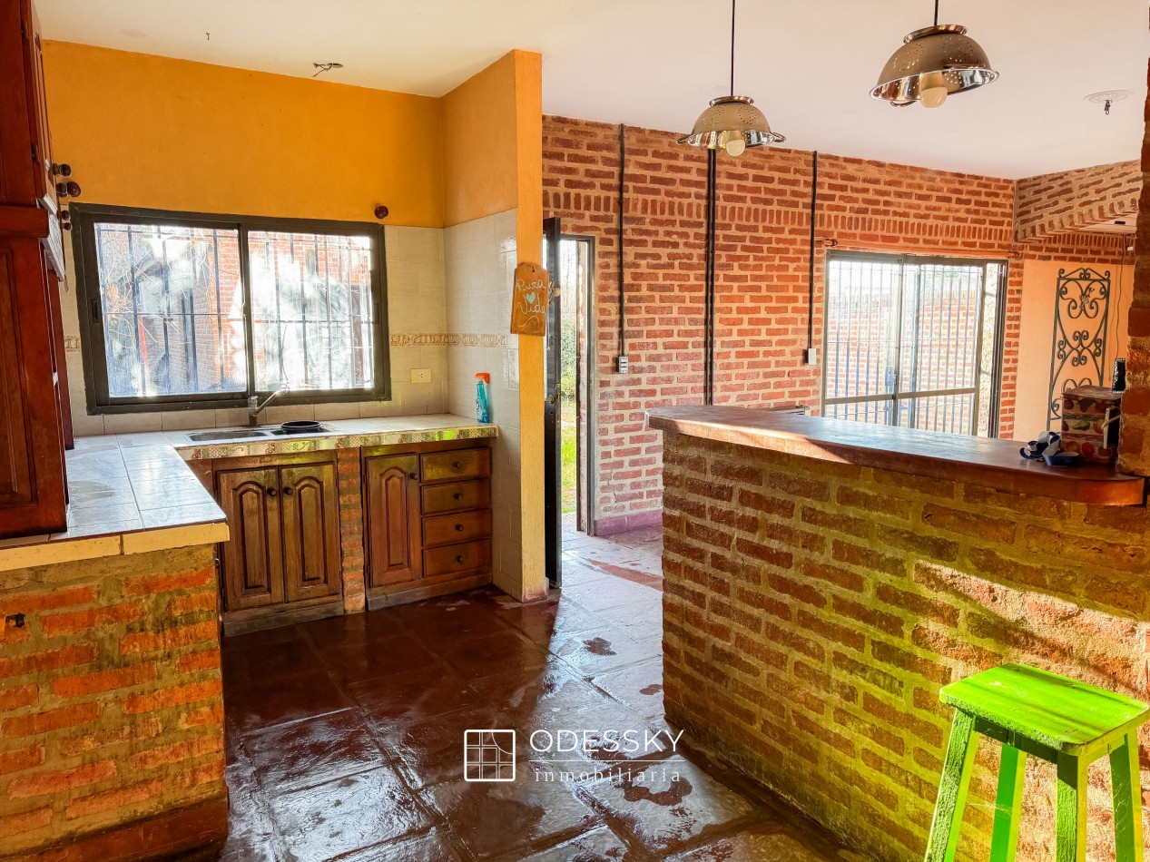 Cañuelas -Chalet con quincho , fogon y lote unico de 892 m2 en venta -Ideal para vivir o escaparse todo el año ! Apto credito hipotecario !!