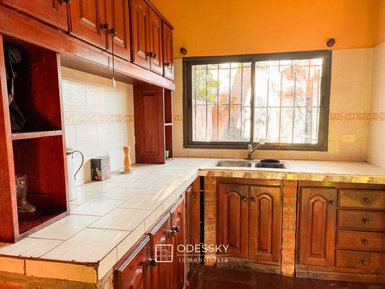 Cañuelas -Chalet con quincho , fogon y lote unico de 892 m2 en venta -Ideal para vivir o escaparse todo el año ! Apto credito hipotecario !!