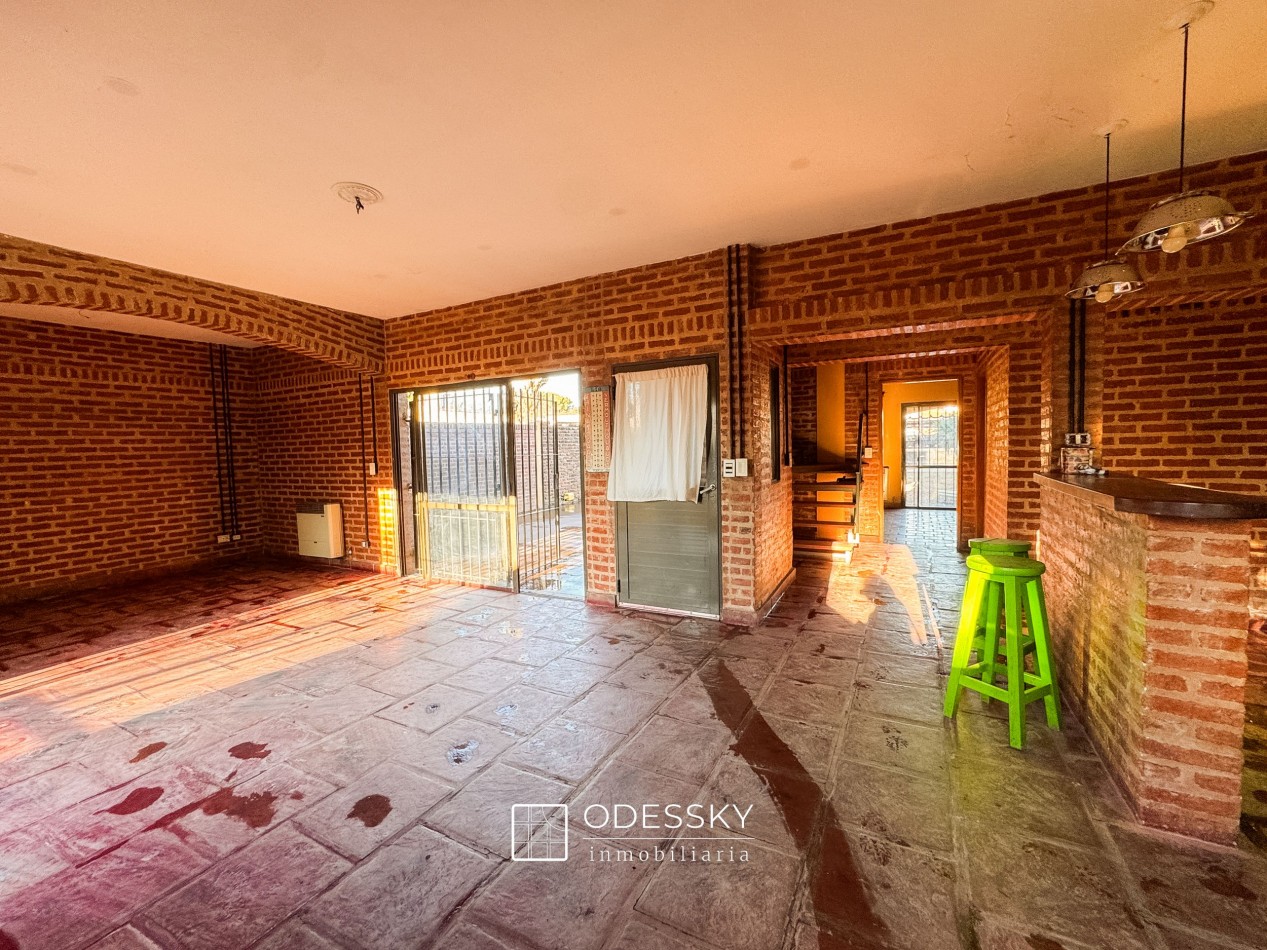 Cañuelas -Chalet con quincho , fogon y lote unico de 892 m2 en venta -Ideal para vivir o escaparse todo el año ! Apto credito hipotecario !!