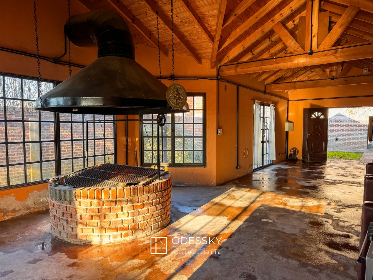 Cañuelas -Chalet con quincho , fogon y lote unico de 892 m2 en venta -Ideal para vivir o escaparse todo el año ! Apto credito hipotecario !!