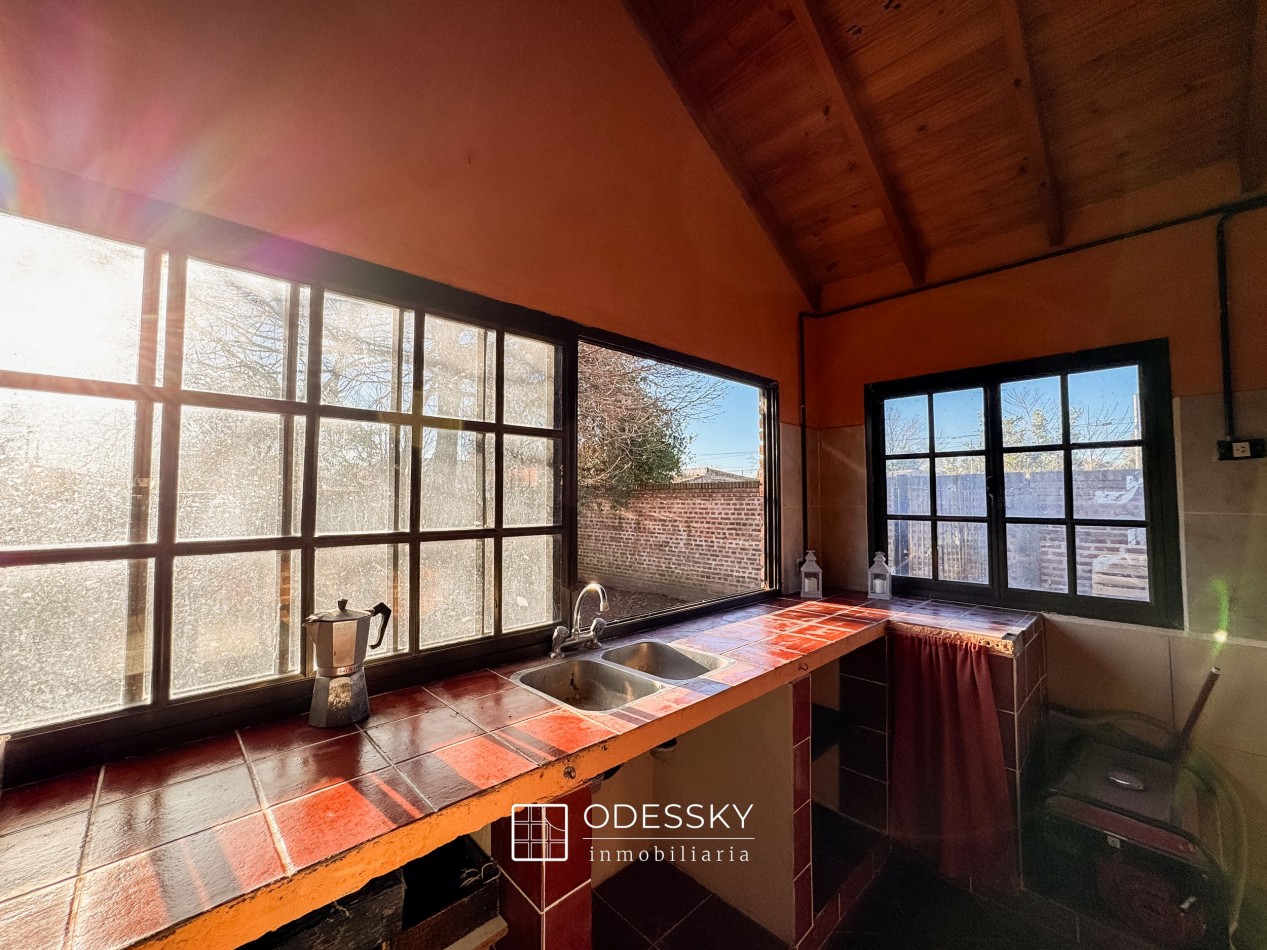 Cañuelas -Chalet con quincho , fogon y lote unico de 892 m2 en venta -Ideal para vivir o escaparse todo el año ! Apto credito hipotecario !!