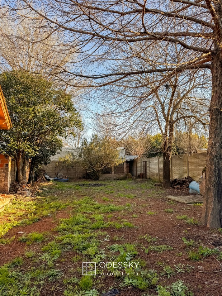 Cañuelas -Chalet con quincho , fogon y lote unico de 892 m2 en venta -Ideal para vivir o escaparse todo el año ! Apto credito hipotecario !!
