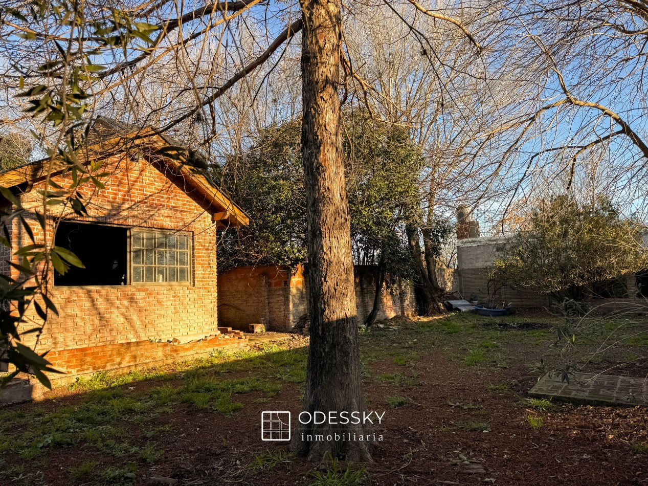 Cañuelas -Chalet con quincho , fogon y lote unico de 892 m2 en venta -Ideal para vivir o escaparse todo el año ! Apto credito hipotecario !!