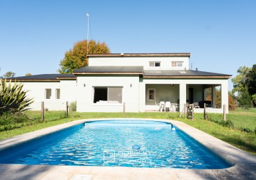 Chacras de Uribelarrea- Cañuelas - Hermosa Casa quinta en venta